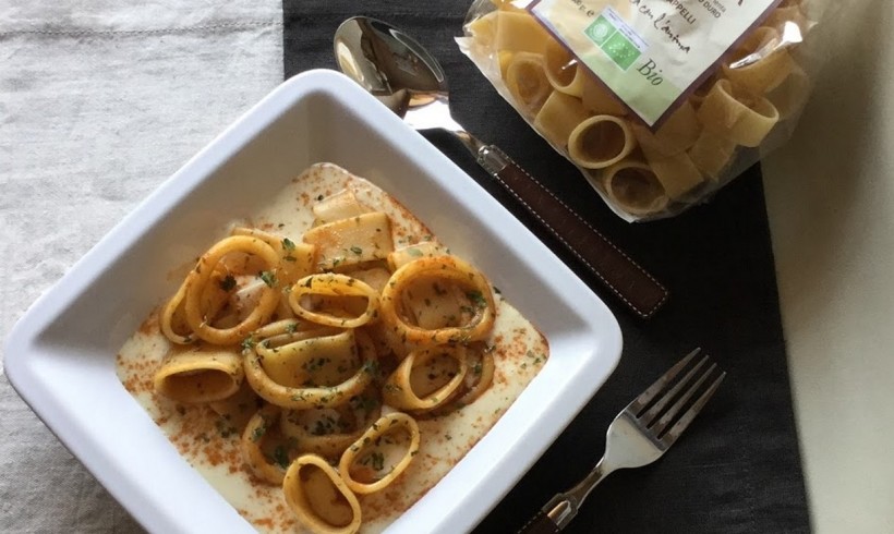 Calamarata con anelli di totano su crema di fagioli