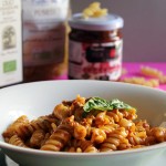 Fusilli con crema di chile chipotle e olive taggiasche