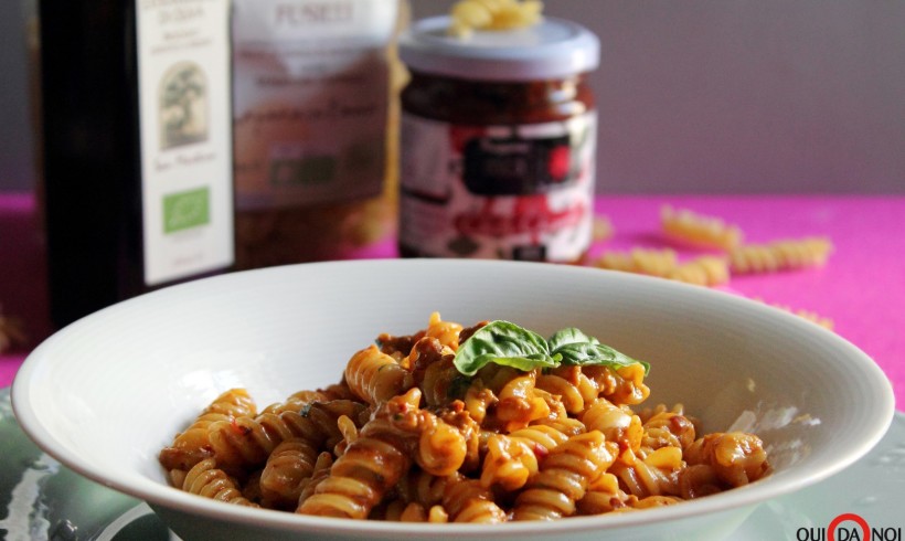 Fusilli con crema di chile chipotle e olive taggiasche