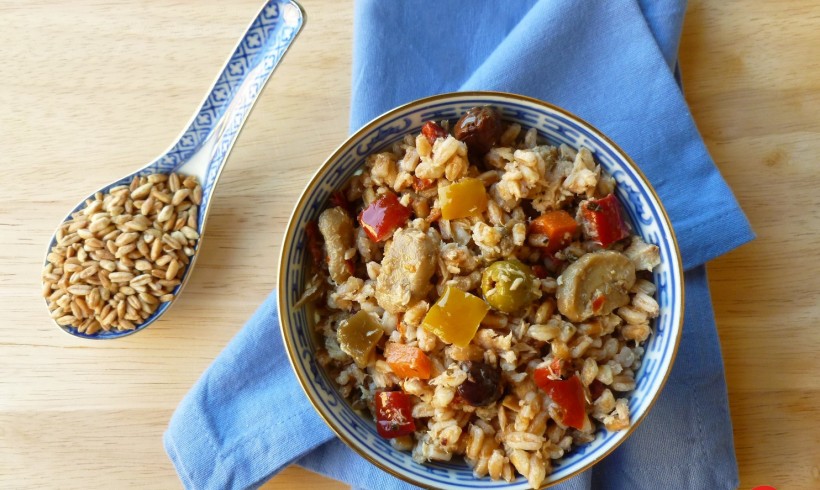 Insalata di farro, tonno e verdure