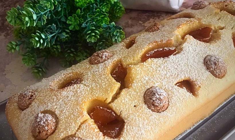 Plumcake di farina di semola con amaretti e kumquat