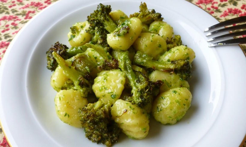 Gnocchi con crema di broccoli