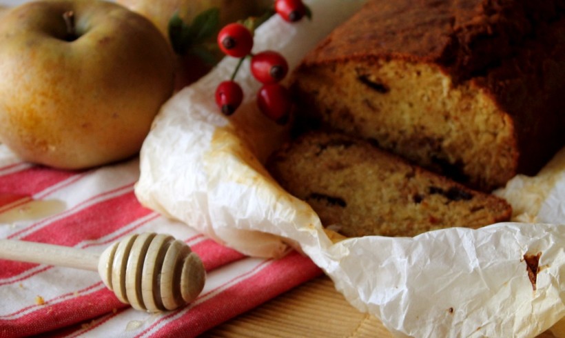 Plumcake salato con porcini, mele, Bra di alpeggio e miele