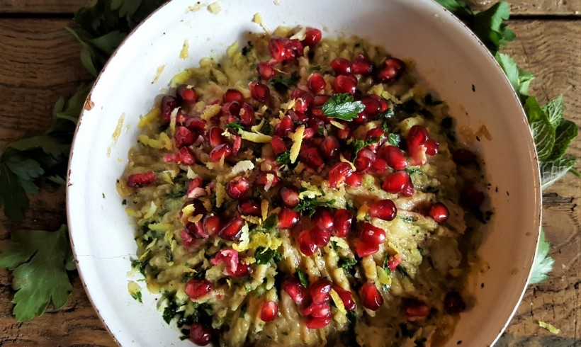 Insalata di melanzane, aglio e melagrana (di Yotam Ottolenghi)