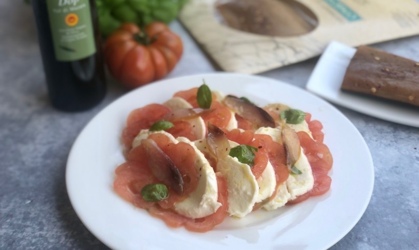 Caprese con filetto di cefalo affumicato