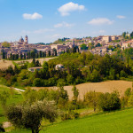 Storie ed estimatori della Casciotta d’Urbino, in un avvincente viaggio tra Marche e Lazio