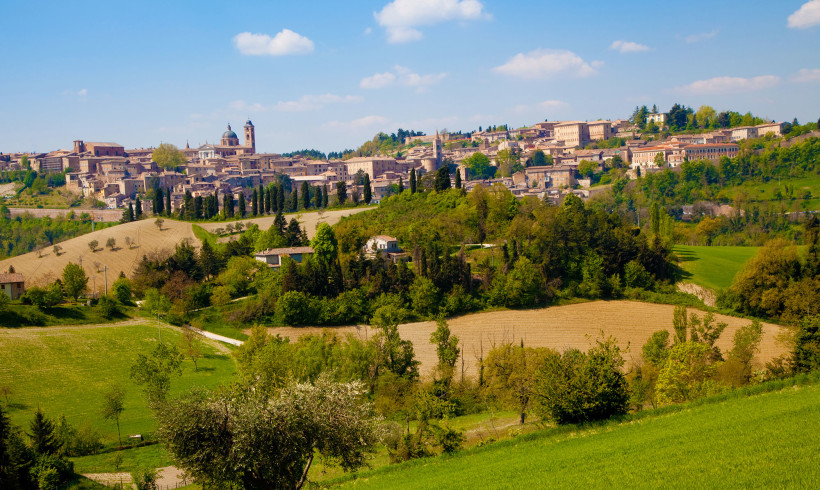 Storie ed estimatori della Casciotta d’Urbino, in un avvincente viaggio tra Marche e Lazio
