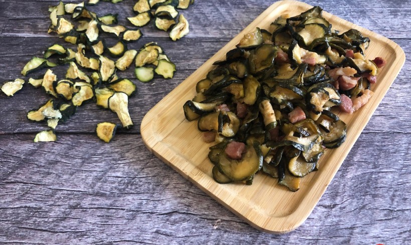 Contorno di zucchine disidratate e pancetta dolce