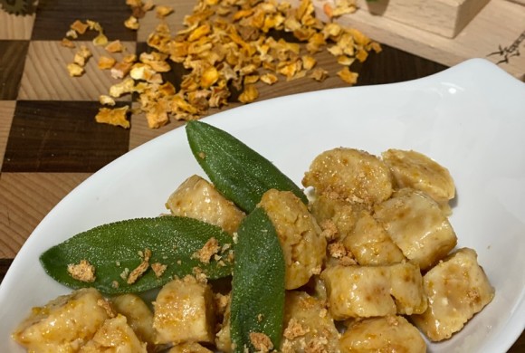 Gnocchi di zucca Farris al vapore con salvia e amaretti