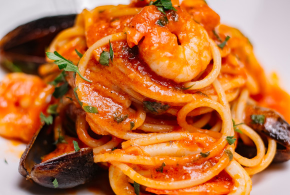Felicità per 6 su 7 è uno spaghetto al ristorante vista mare