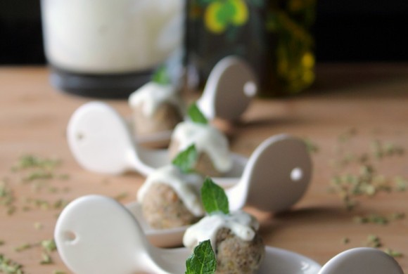 Polpette crude di sardine con finocchietto e yogurt