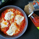 Uova in purgatorio con lenticchie e peperoni