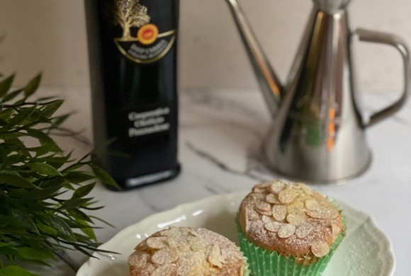 Muffin all’olio extra vergine di oliva, mandorle e uvetta