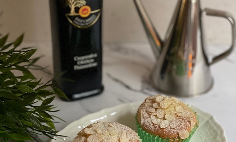 Muffin all’olio extra vergine di oliva, mandorle e uvetta