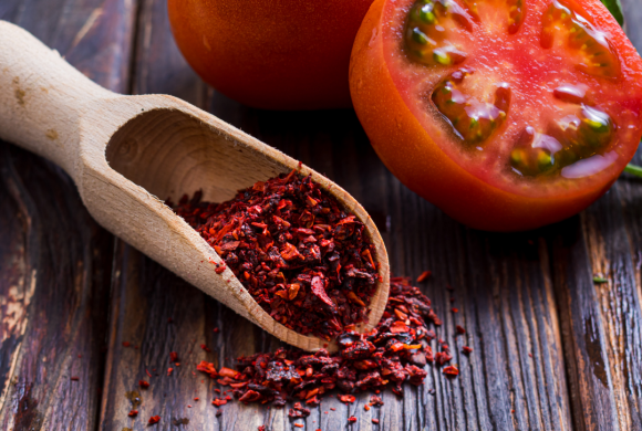 Polvere di bucce di pomodoro fatta in casa