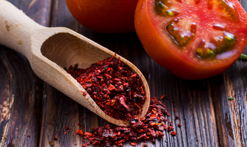 Polvere di bucce di pomodoro fatta in casa