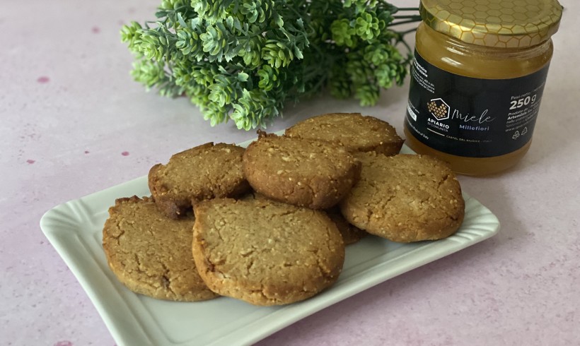 Biscotti alle nocciole con miele e spezie