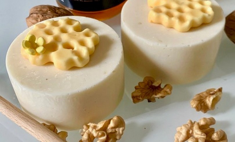 Mousse alla ricotta, noci sabbiate e bavarese al miele