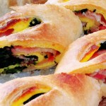 Rotolo ripieno al bacon e omeltte